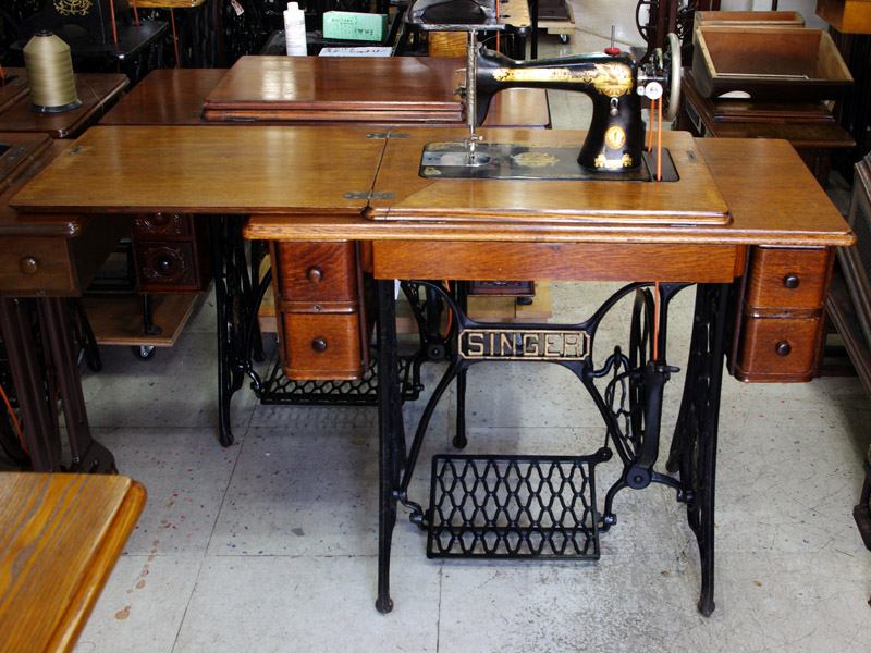 No.349 SINGER 15K シンガー製 2段引き出し足踏みミシン：アンティークミシン修理士の工房 足踏みミシン・手回しミシンのミシン一番店