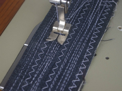ブラザー TZ1-B651 職業用ジグザグミシン（モーター仕様・無垢材ベース付）