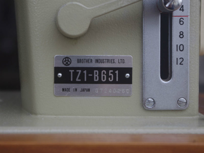 ブラザー TZ1-B651 職業用ジグザグミシン（モーター仕様・無垢材ベース付）