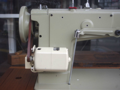 ブラザー TZ1-B651 職業用ジグザグミシン（モーター仕様・無垢材ベース付）
