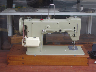 ブラザー TZ1-B651 職業用ジグザグミシン（モーター仕様・無垢材ベース付）