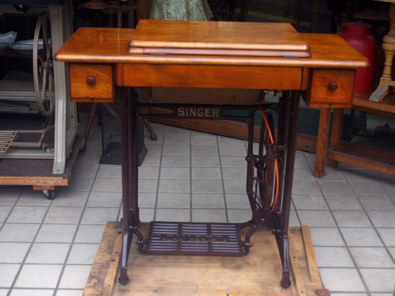 シンガー　227u　SINGER　アンティーク　ミシン No.735 SINGER 227U シンガー製 家庭用足踏みミシン：アンティーク