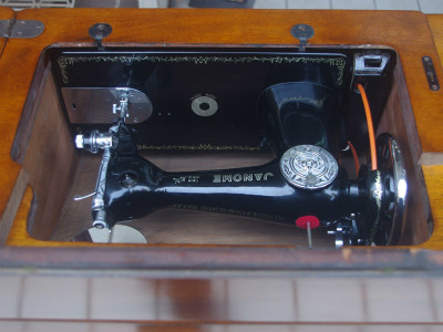 Janome ジャノメ製 家庭用足踏みミシン