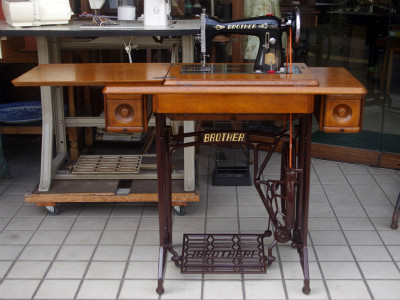 BROTHER ブラザー製 家庭用足踏みミシン