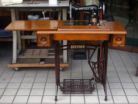 BROTHER ブラザー製 家庭用足踏みミシン