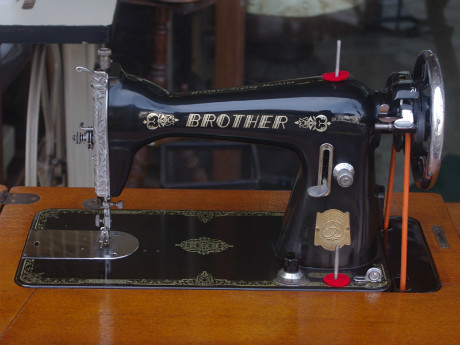BROTHER ブラザー製 家庭用足踏みミシン