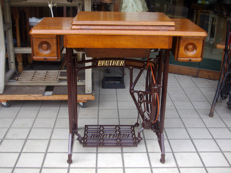 BROTHER ブラザー製 家庭用足踏みミシン