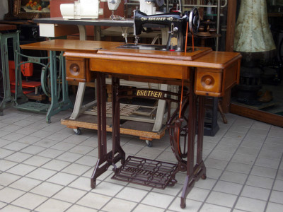 BROTHER ブラザー製 家庭用足踏みミシン