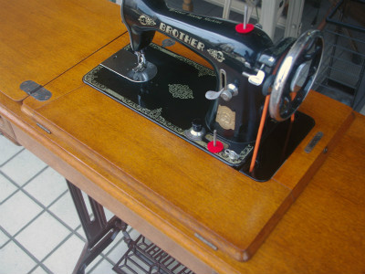 BROTHER ブラザー製 家庭用足踏みミシン