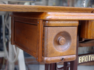 BROTHER ブラザー製 家庭用足踏みミシン