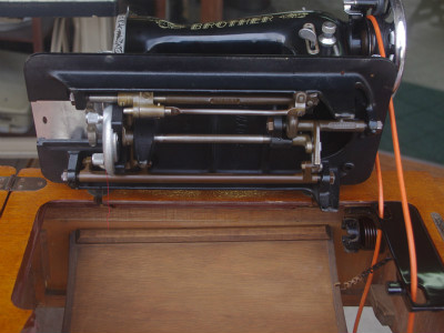BROTHER ブラザー製 家庭用足踏みミシン