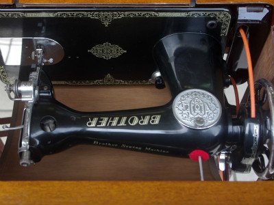 BROTHER ブラザー製 家庭用足踏みミシン