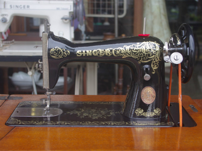 SINGER 15K シンガー製 薔薇ブーケ柄 鋳物網脚の足踏みミシン