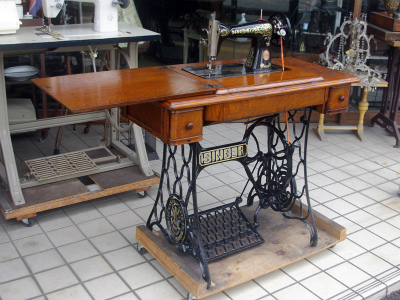 SINGER 15K シンガー製 薔薇ブーケ柄 鋳物網脚の足踏みミシン