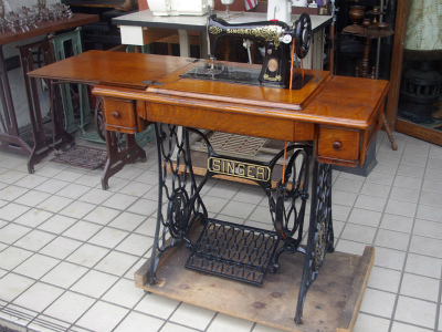 SINGER 15K シンガー製 薔薇ブーケ柄 鋳物網脚の足踏みミシン