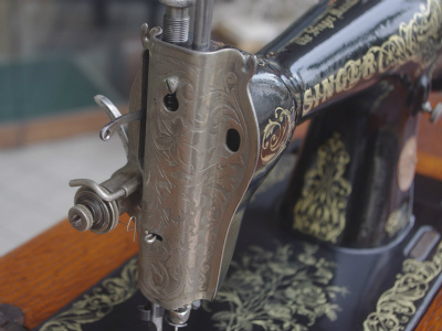 SINGER 15K シンガー製 薔薇ブーケ柄 鋳物網脚の足踏みミシン