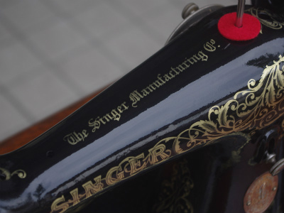 SINGER 15K シンガー製 薔薇ブーケ柄 鋳物網脚の足踏みミシン