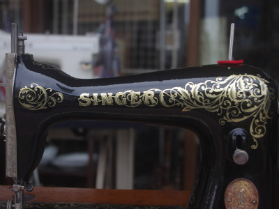 SINGER 15K シンガー製 薔薇ブーケ柄 鋳物網脚の足踏みミシン