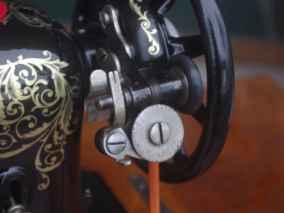 SINGER 15K シンガー製 薔薇ブーケ柄 鋳物網脚の足踏みミシン