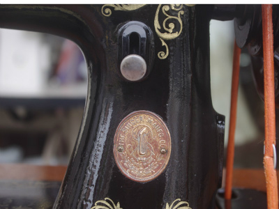 SINGER 15K シンガー製 薔薇ブーケ柄 鋳物網脚の足踏みミシン