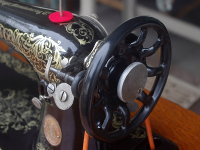 SINGER 15K シンガー製 薔薇ブーケ柄 鋳物網脚の足踏みミシン