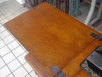 SINGER 15K シンガー製 薔薇ブーケ柄 鋳物網脚の足踏みミシン