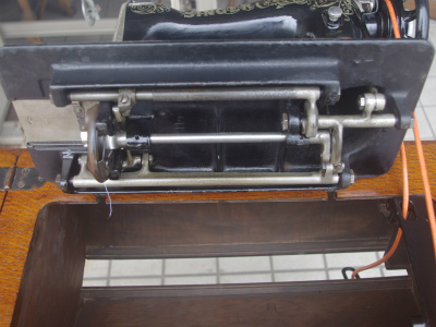 SINGER 15K シンガー製 薔薇ブーケ柄 鋳物網脚の足踏みミシン