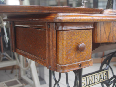 SINGER 15K シンガー製 薔薇ブーケ柄 鋳物網脚の足踏みミシン