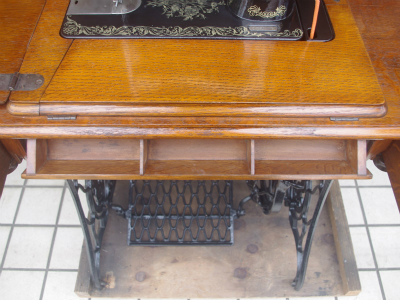 SINGER 15K シンガー製 薔薇ブーケ柄 鋳物網脚の足踏みミシン