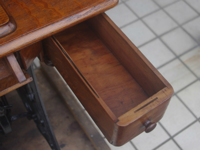 SINGER 15K シンガー製 薔薇ブーケ柄 鋳物網脚の足踏みミシン