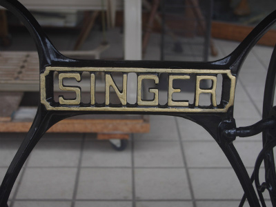 SINGER 15K シンガー製 薔薇ブーケ柄 鋳物網脚の足踏みミシン