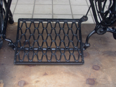 SINGER 15K シンガー製 薔薇ブーケ柄 鋳物網脚の足踏みミシン