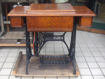 SINGER 15K シンガー製 薔薇ブーケ柄 鋳物網脚の足踏みミシン