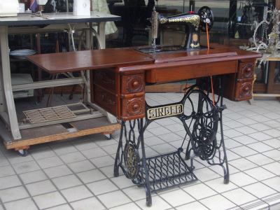SINGER 15K シンガー製 薔薇ブーケ柄 2段引き出しの足踏みミシン