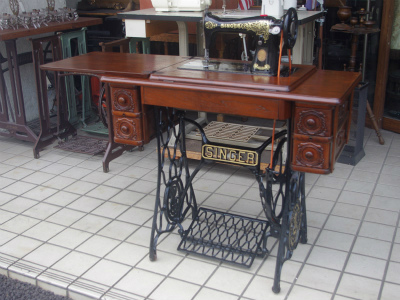 SINGER 15K シンガー製 薔薇ブーケ柄 2段引き出しの足踏みミシン