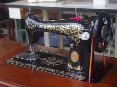 SINGER 15K シンガー製 薔薇ブーケ柄 2段引き出しの足踏みミシン
