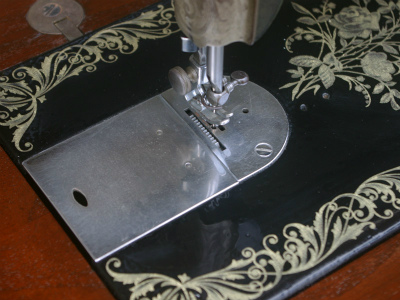 SINGER 15K シンガー製 薔薇ブーケ柄 2段引き出しの足踏みミシン