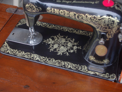 SINGER 15K シンガー製 薔薇ブーケ柄 2段引き出しの足踏みミシン