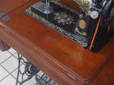 SINGER 15K シンガー製 薔薇ブーケ柄 2段引き出しの足踏みミシン