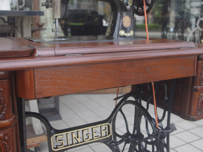 SINGER 15K シンガー製 薔薇ブーケ柄 2段引き出しの足踏みミシン