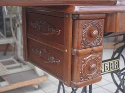 SINGER 15K シンガー製 薔薇ブーケ柄 2段引き出しの足踏みミシン