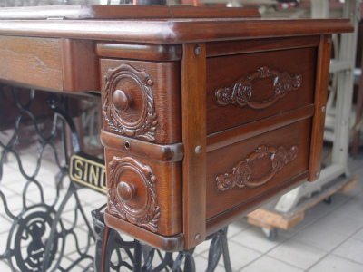 SINGER 15K シンガー製 薔薇ブーケ柄 2段引き出しの足踏みミシン