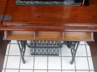 SINGER 15K シンガー製 薔薇ブーケ柄 2段引き出しの足踏みミシン