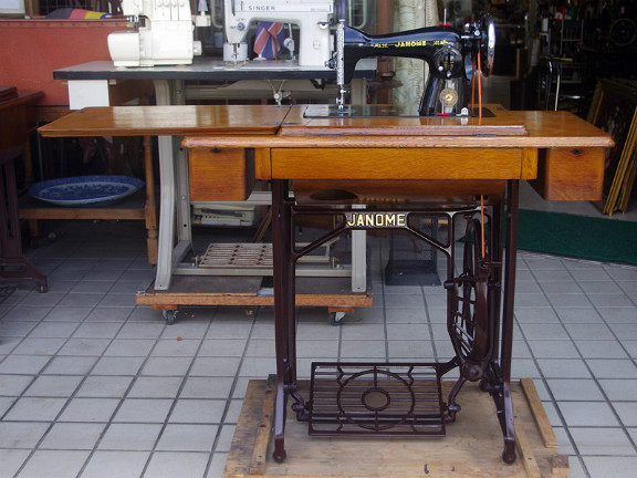 Janome ジャノメ製 家庭用足踏みミシン Janome ジャノメ製 家庭用足踏みミシン