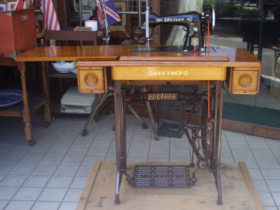 BROTHER ブラザー製 ライト付 家庭用足踏みミシン