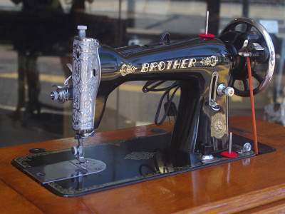 BROTHER ブラザー製 ライト付 家庭用足踏みミシン