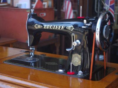 BROTHER ブラザー製 ライト付 家庭用足踏みミシン