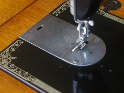 BROTHER ブラザー製 ライト付 家庭用足踏みミシン