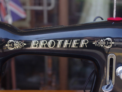 BROTHER ブラザー製 ライト付 家庭用足踏みミシン