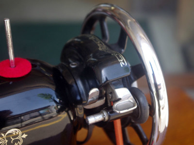 BROTHER ブラザー製 ライト付 家庭用足踏みミシン